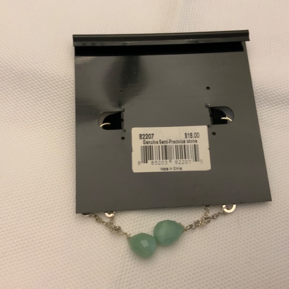 E2/ NWT Cookie Lee Earrings - Green Stone - Picture 3 of 3